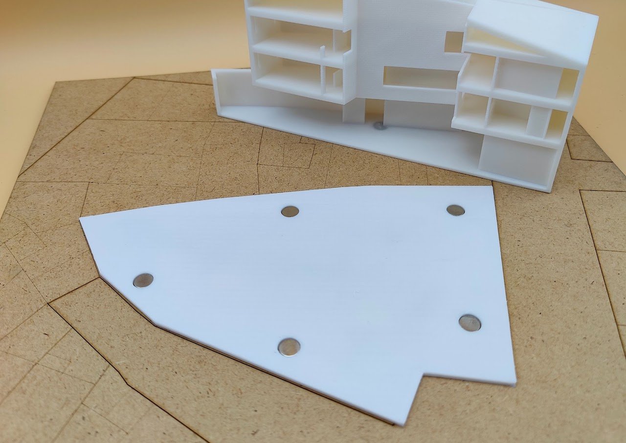 Piezas desmontables de la maqueta del Centro de Acogida a la Mujer.